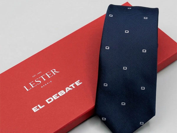 Corbata Lester 100% seda tonos azul y blanco
