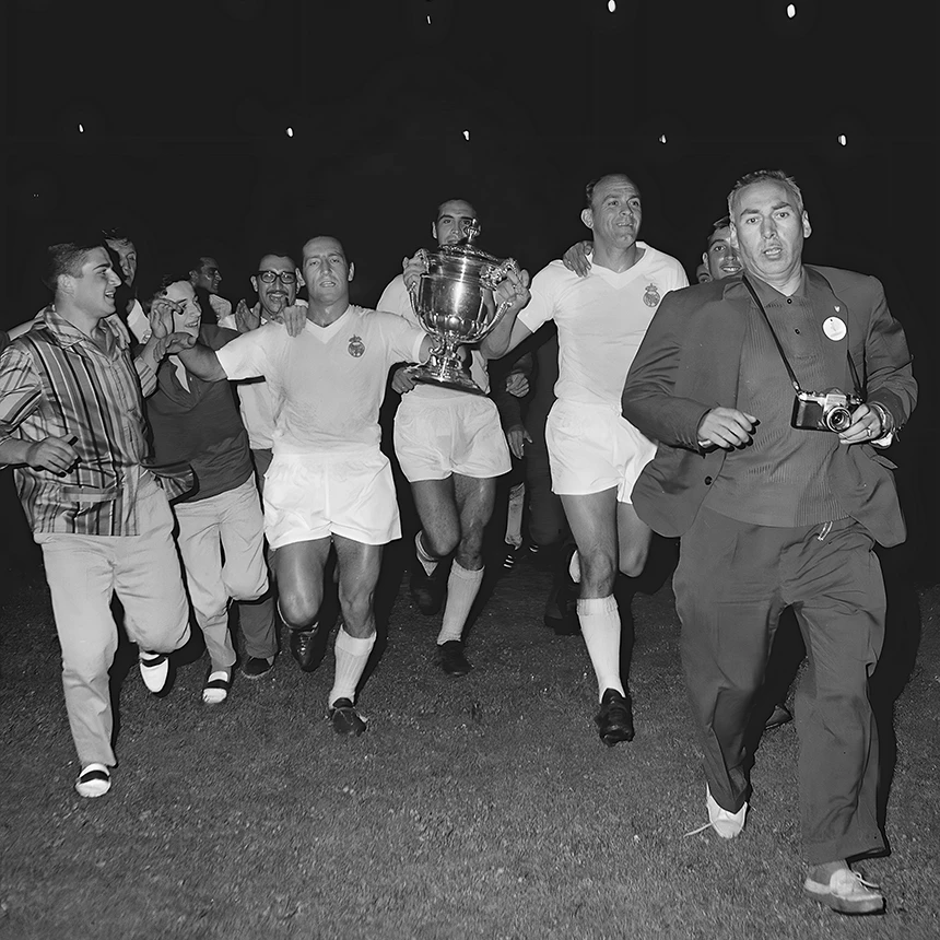 Di Stéfano celebra junto a Gento la Copa del Generalísimo conquistada en 1962