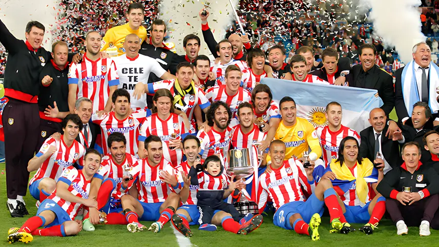 Atlético de Madrid celebrando la Copa del Rey en el Santiago Bernabeu