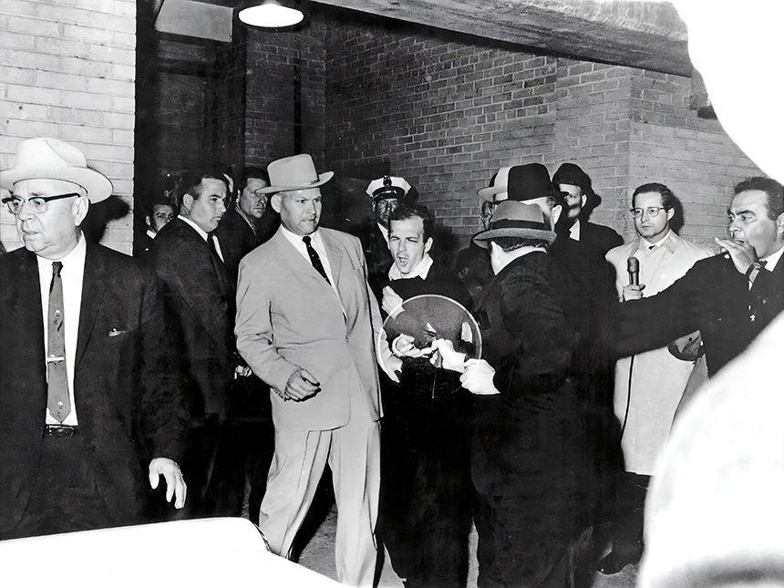 Jack Ruby mata con un revólver a Lee Harvey Oswald el 24 de noviembre de 1963