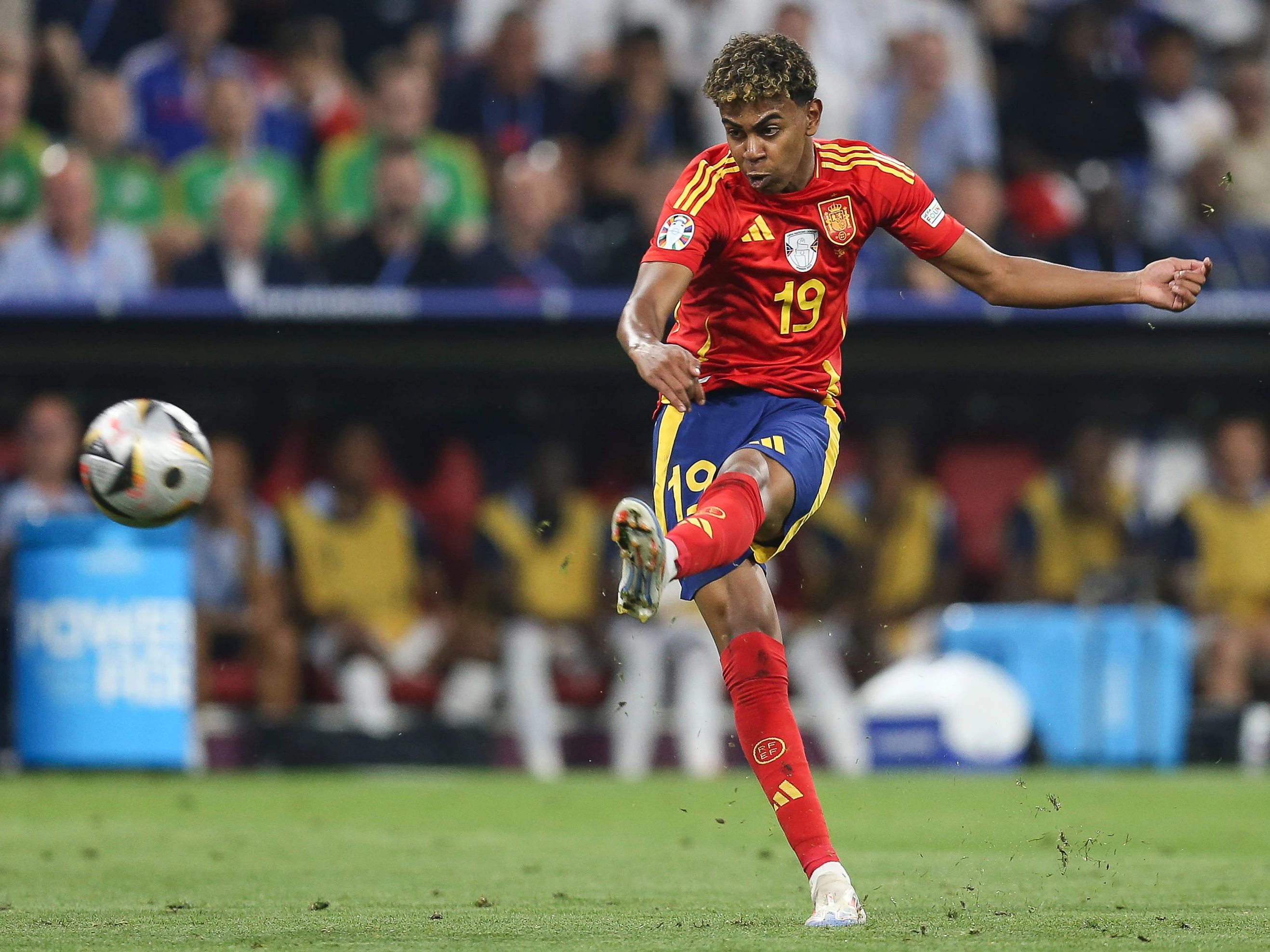 Lamine Yamal durante el encuentro ante Francia en Munich Football Arena