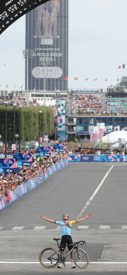 Remco Evenepoel celebró, al estilo Bellingham, su oro olímpico