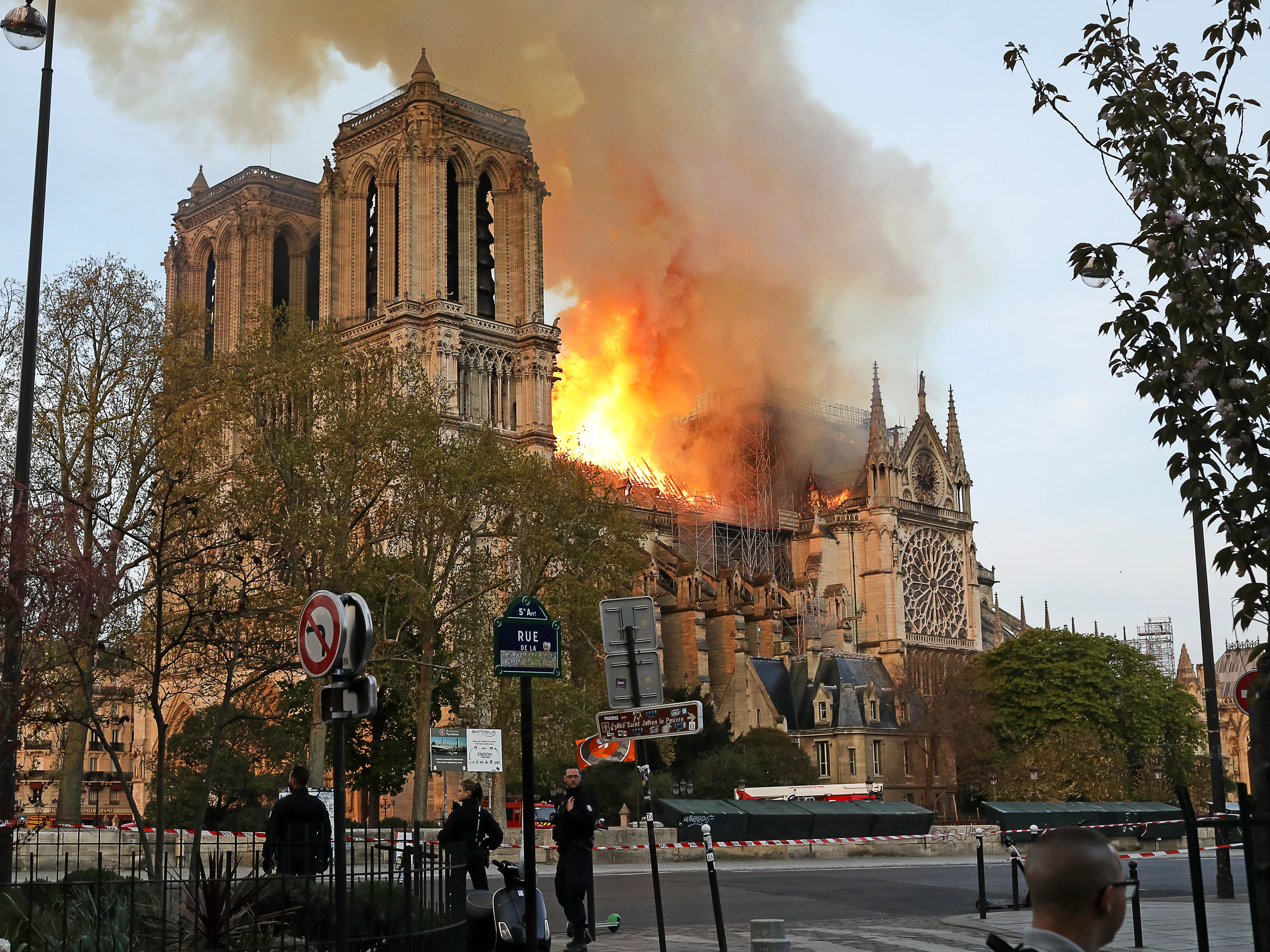 Primeras horas del incendio de Notre Dame