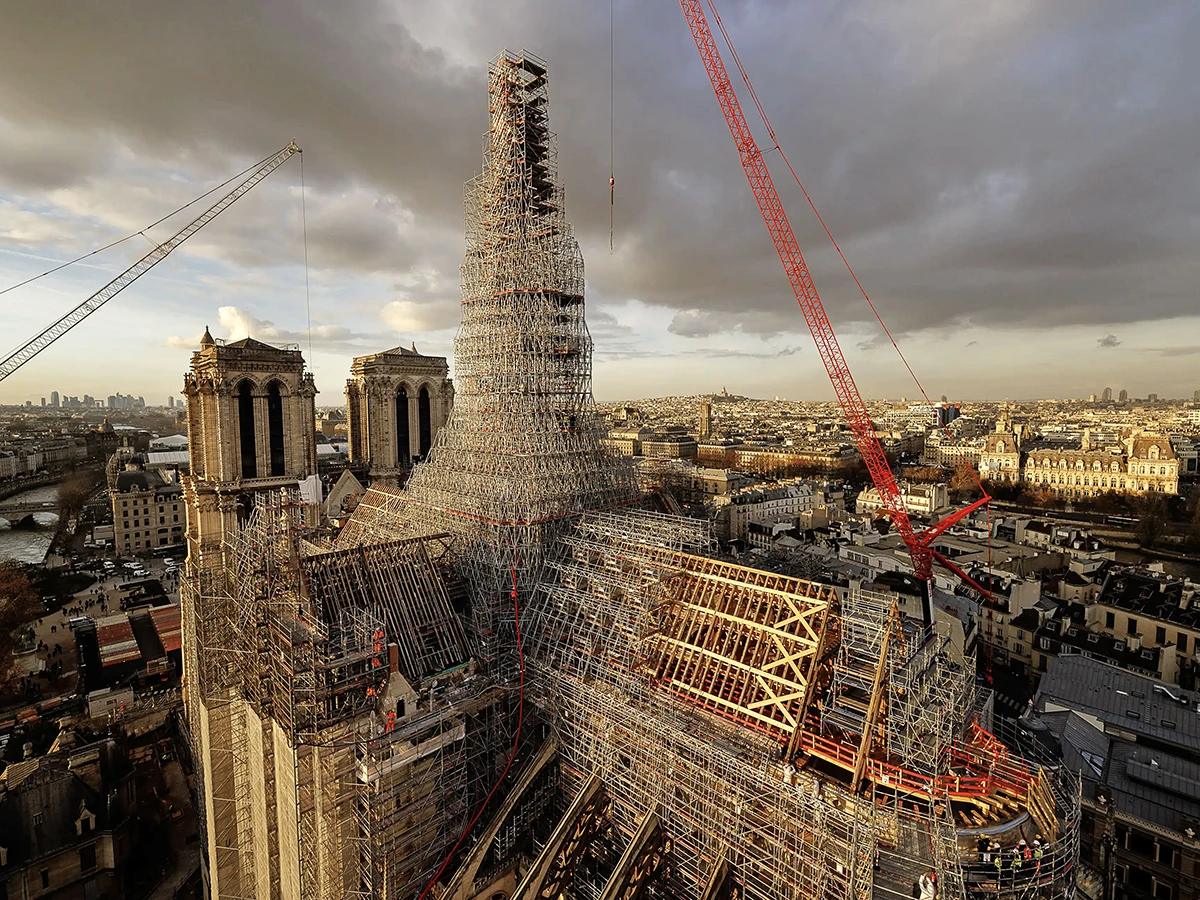Fotografía de las obras de restauración de la cubierta de Notre Dame