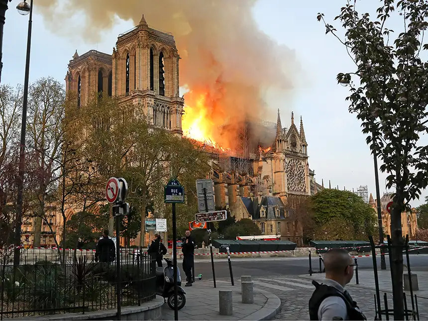 incendio-notre-dame-02