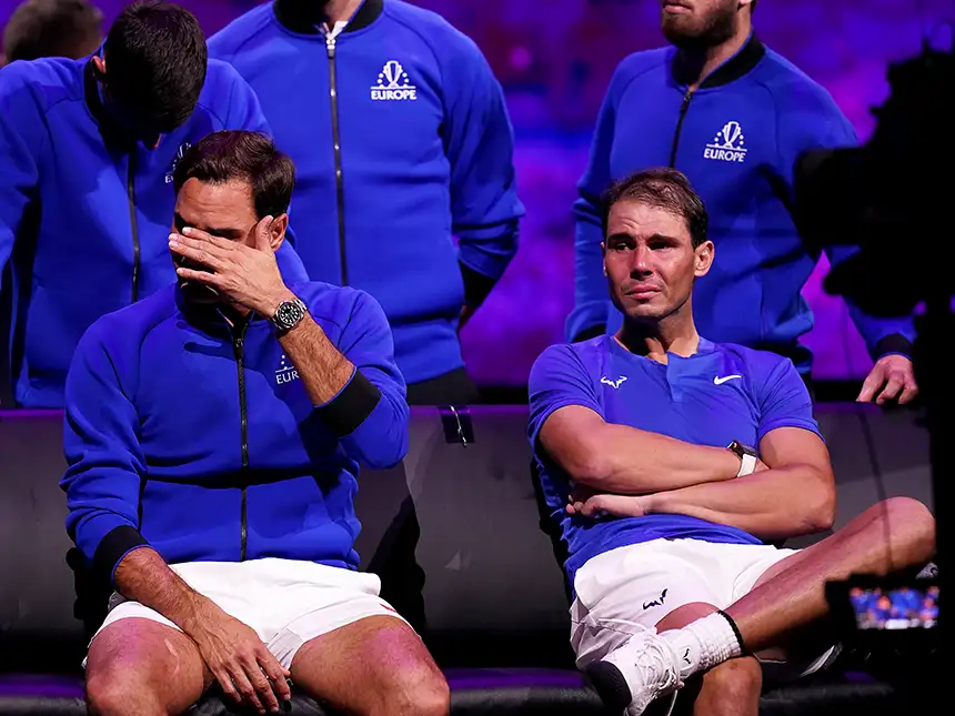 Roger Federer junto a Rafa Nadal después de su partido en la Laver Cup de 2022