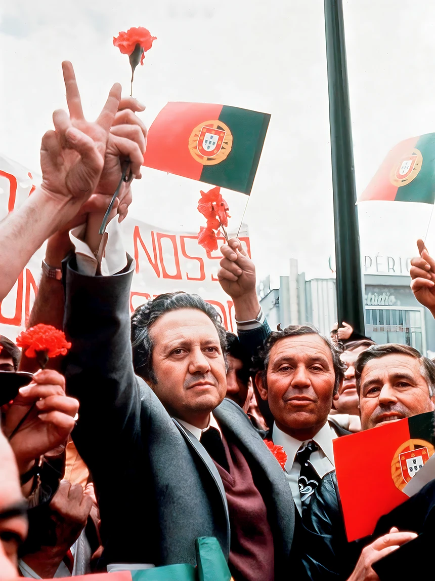 Mario Soares en las manifestaciones del 25 de Abril