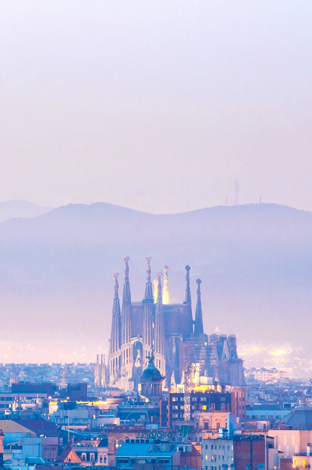 Vista de la ciudad de Barcelona y la Sagrada Familia