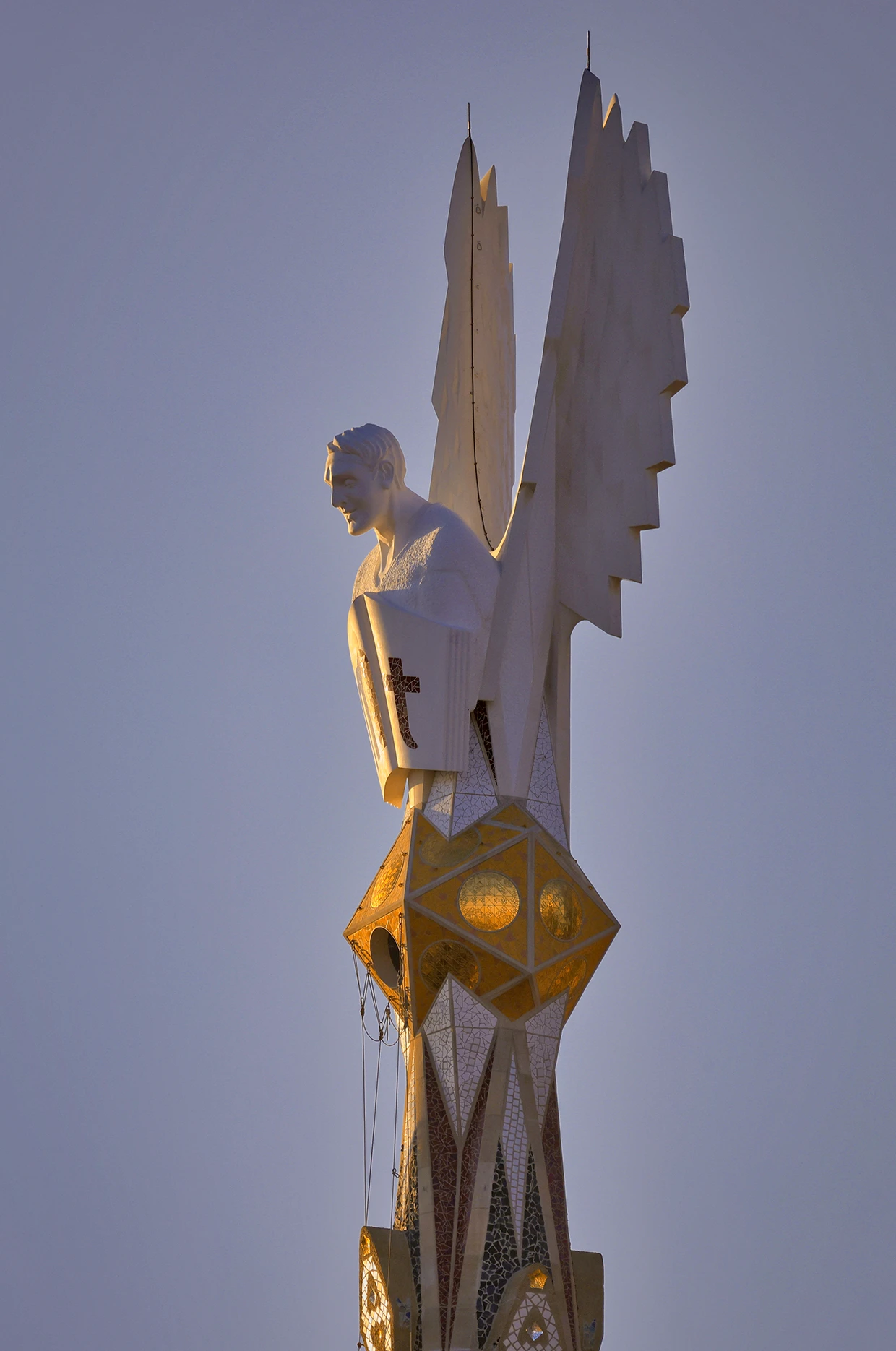 Escultura que remata la torre dedicada a San Mateo
