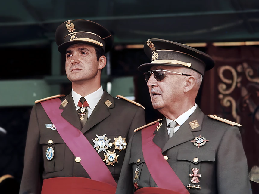 Franco juanto al Rey de España D. Juan Carlos durante el desfile militar de 1973